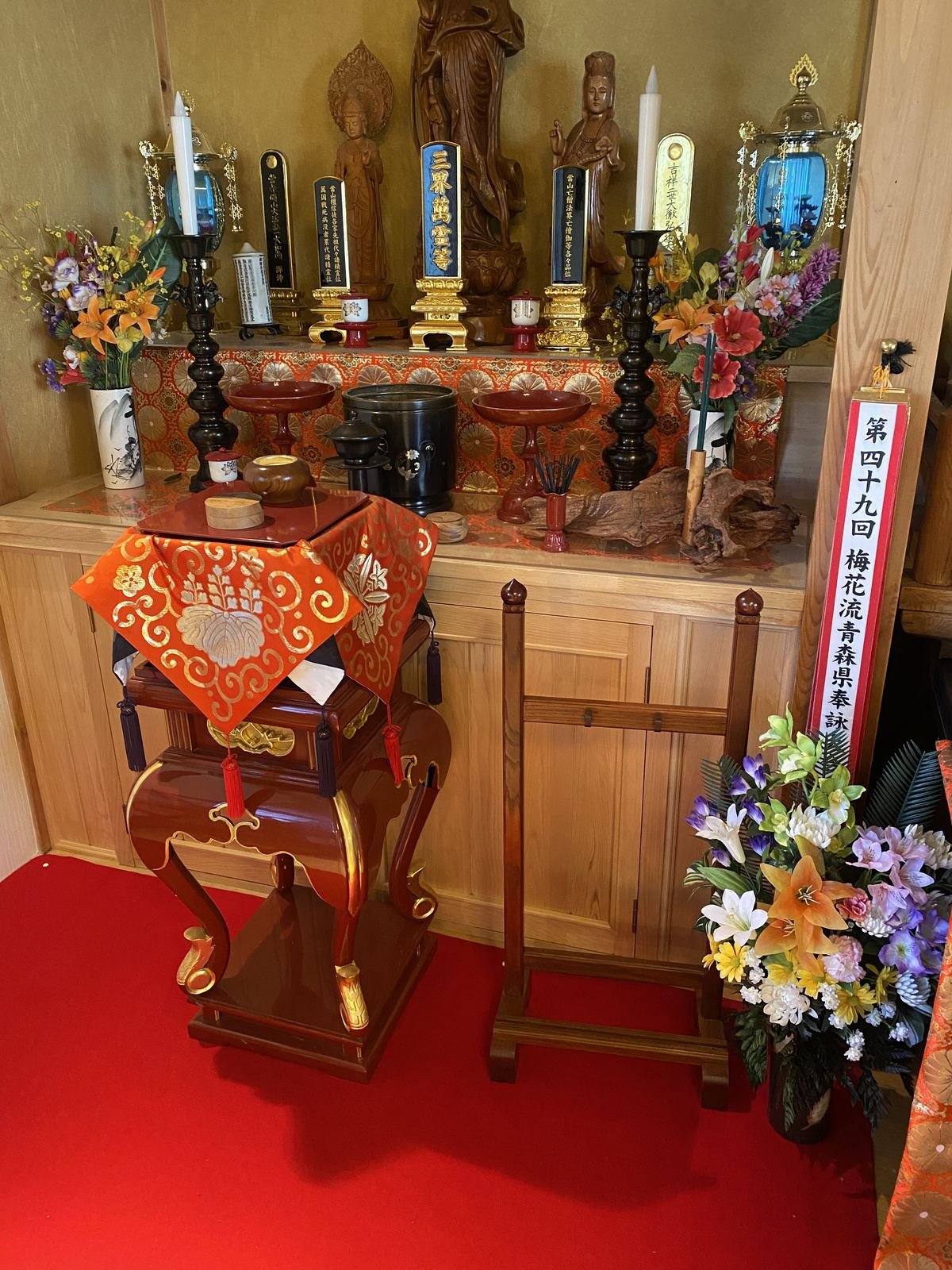 本堂内部の供養スペース